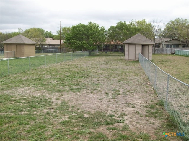 view of yard with a storage shed