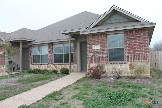 view of front of property