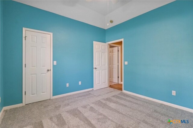 453 Raven Rdg, New Braunfels, TX 78130 - unfurnished bedroom featuring carpet flooring, baseboards, and a high ceiling