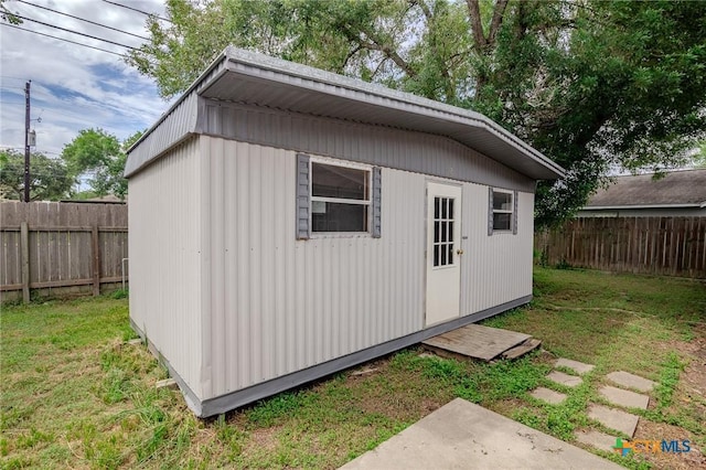 view of outdoor structure featuring a yard