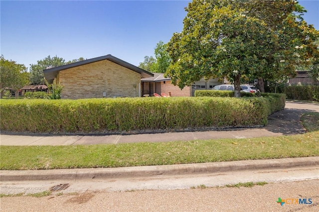 2506 Bon Aire Ave, Victoria, TX 77901 - view of front of home with brick siding