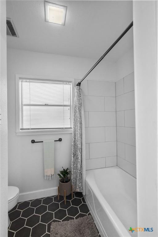 2506 Bon Aire Ave, Victoria, TX 77901 - full bath featuring toilet, tile patterned floors, shower / tub combo, and baseboards