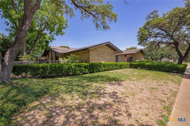 2506 Bon Aire Ave, Victoria, TX 77901 - view of yard