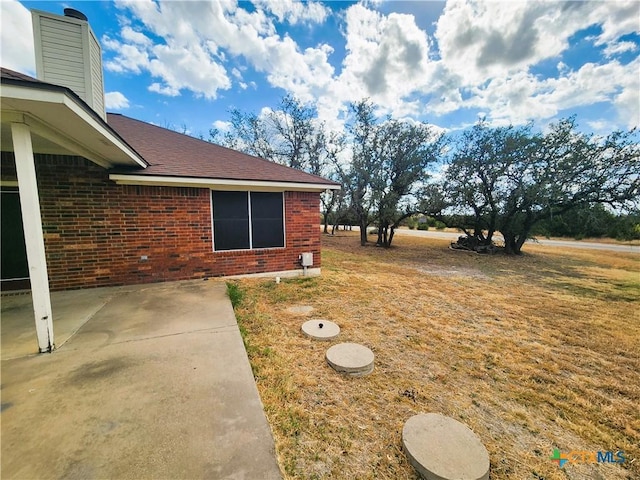 view of yard featuring a patio area