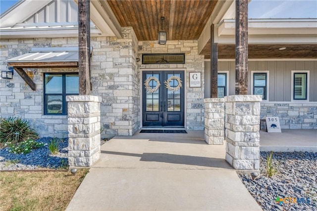 doorway to property with covered porch