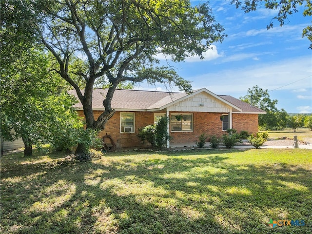 ranch-style home with a front yard