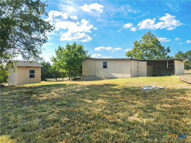 view of yard with a storage unit