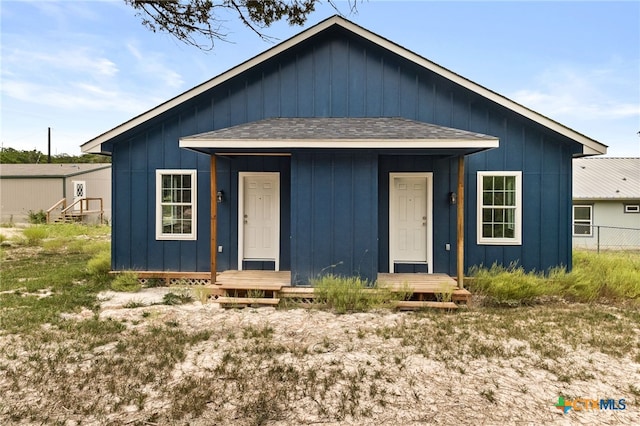 view of front of property