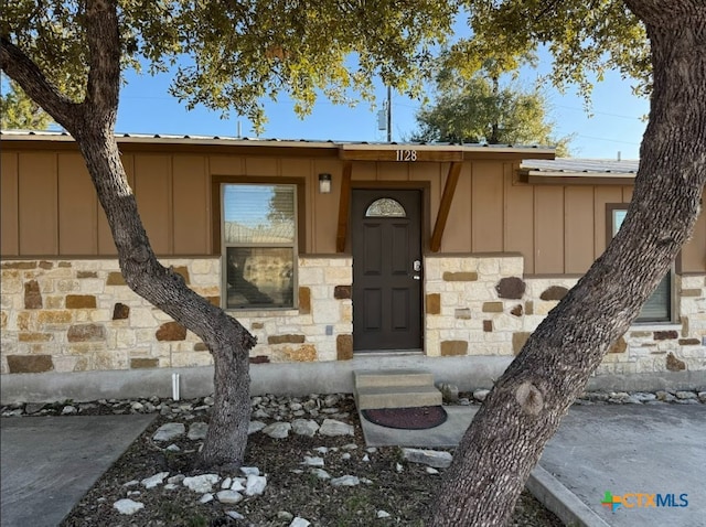 view of property entrance