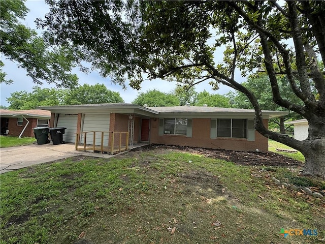 102 E Victory Ave, Temple, TX 76501 - ranch-style house with a garage, brick siding, and concrete driveway