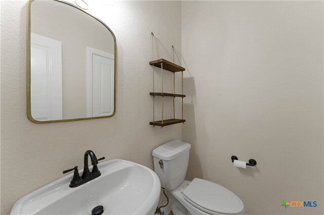 bathroom featuring toilet and sink