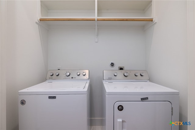 645 Center Grn, New Braunfels, TX 78130 - laundry room with separate washer and dryer