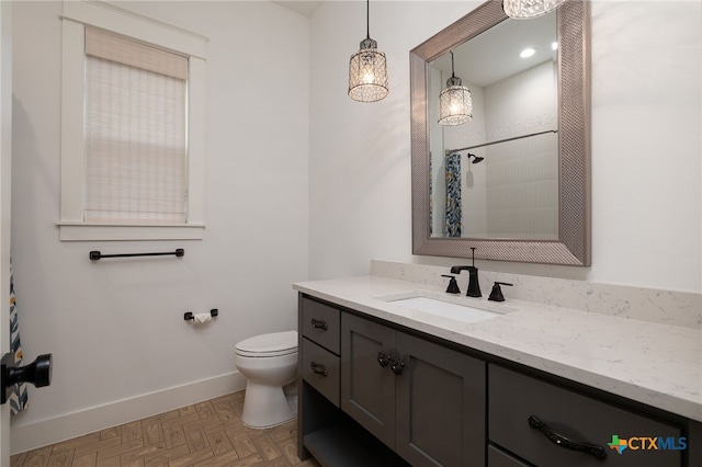 645 Center Grn, New Braunfels, TX 78130 - full bathroom featuring vanity, baseboards, a shower with curtain, and toilet