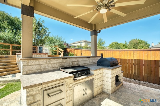 view of patio featuring an outdoor kitchen, grilling area, and ceiling fan