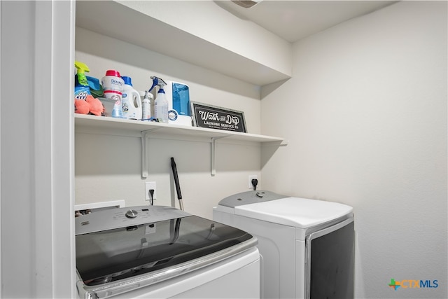 laundry room with washing machine and dryer