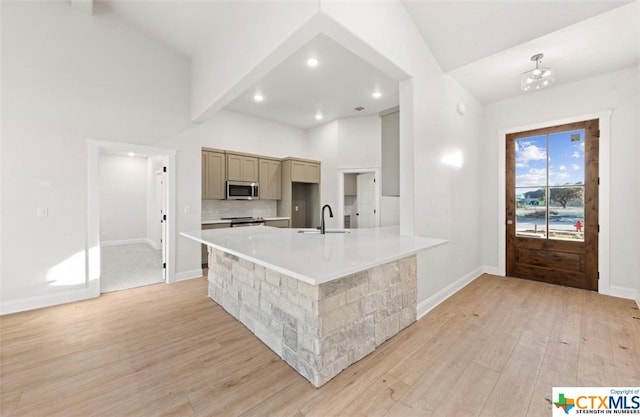 122 Overlook Trl, Copperas Cove, TX 76522 - kitchen with stainless steel appliances, light wood-type flooring, baseboards, high vaulted ceiling, and recessed lighting