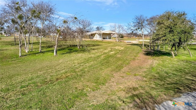 407 W Oakland Ave, Seadrift, TX 77983 - view of grassy yard