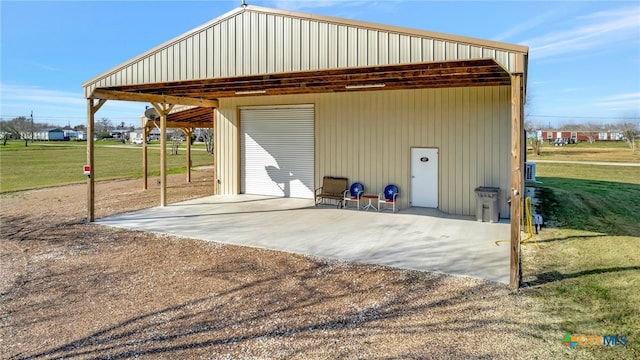 view of outdoor structure with a garage and a yard