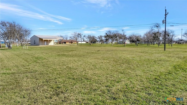407 W Oakland Ave, Seadrift, TX 77983 - view of grassy yard