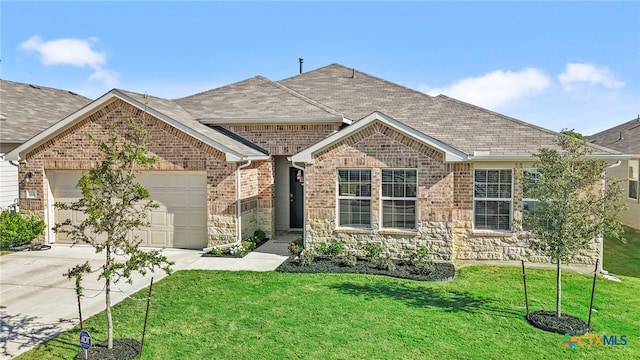 view of front facade featuring a garage and a front lawn