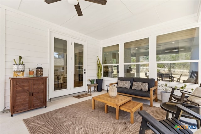 sunroom / solarium with a ceiling fan