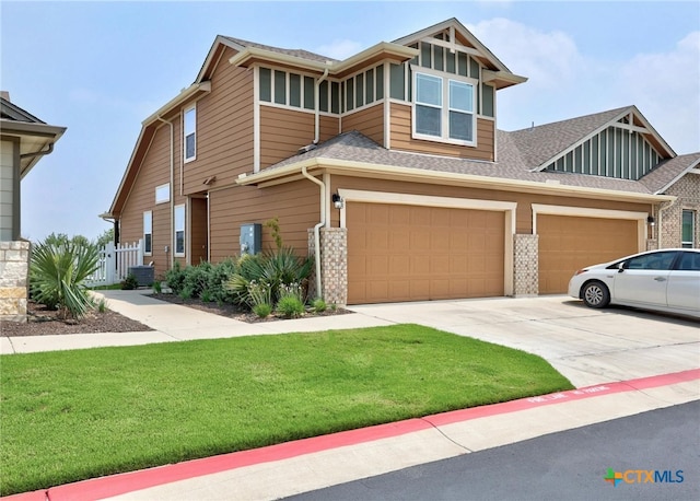 craftsman house featuring a front yard and a garage