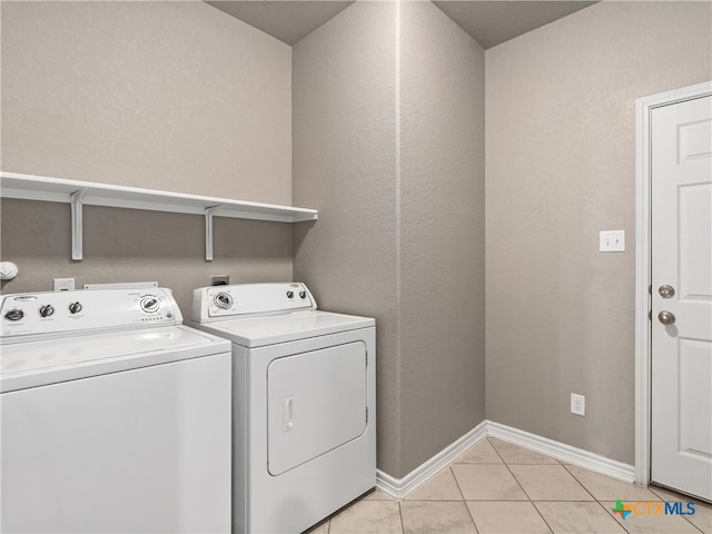 washroom featuring light tile patterned floors and independent washer and dryer