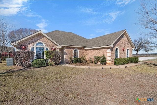 view of front of home with a front lawn