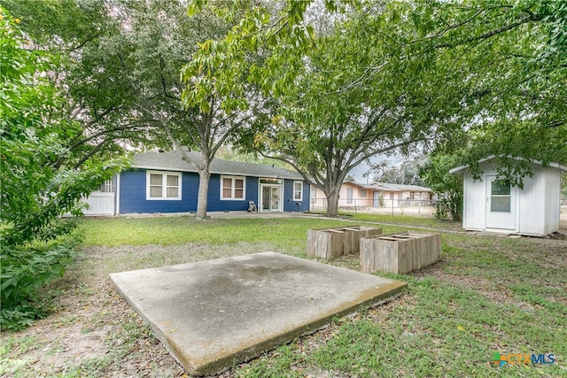 view of yard with a patio area