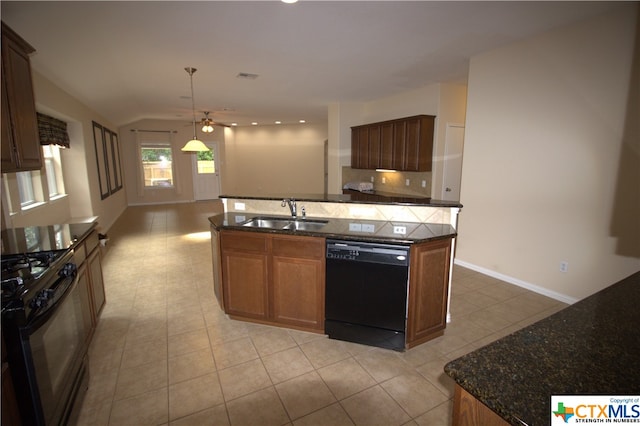 kitchen featuring black appliances, sink, a kitchen island with sink, ceiling fan, and pendant lighting