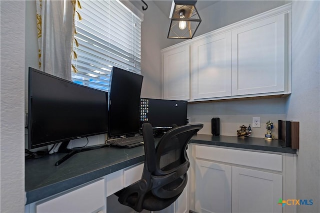 2023 Chilton Hall, San Antonio, TX 78253 - office area featuring built in desk