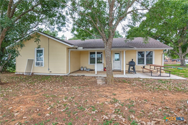 view of front of property featuring a patio area