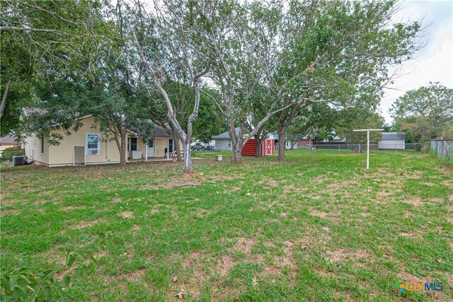 160 Tanglewood Dr, Seguin, TX 78155 - view of yard featuring central AC unit