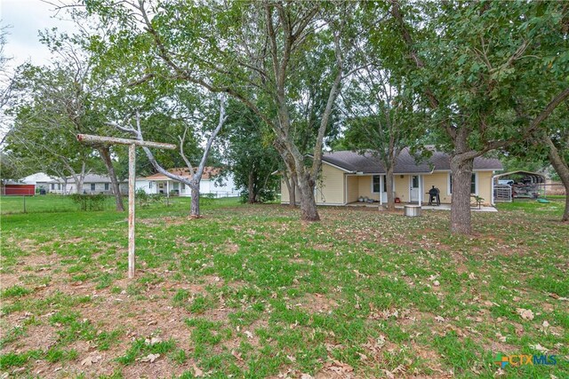 160 Tanglewood Dr, Seguin, TX 78155 - view of yard with a patio and a detached carport
