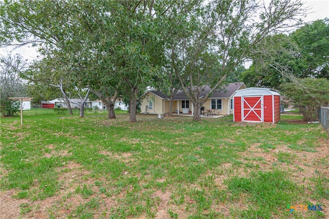 view of yard with a storage shed