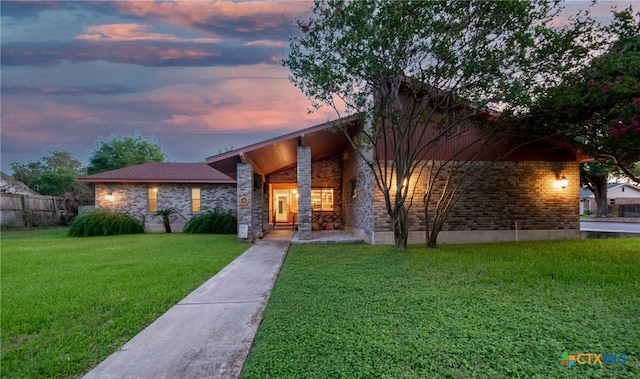 221 W Tanglewood Dr, New Braunfels, TX 78130 - mid-century home featuring brick siding