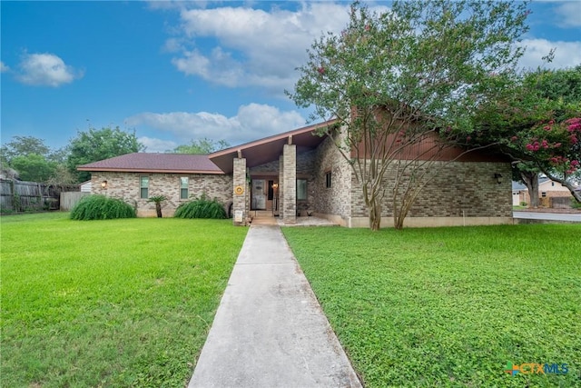 221 W Tanglewood Dr, New Braunfels, TX 78130 - mid-century home with brick siding