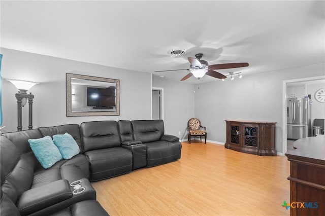 4811 Lilac Ln, Victoria, TX 77904 - living area featuring a ceiling fan, light wood-style flooring, and track lighting