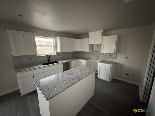 149 Atlas Ave, Killeen, TX 76542 - kitchen featuring a sink, a center island, baseboards, and dishwashing machine