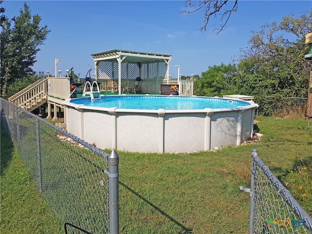 view of swimming pool featuring a yard