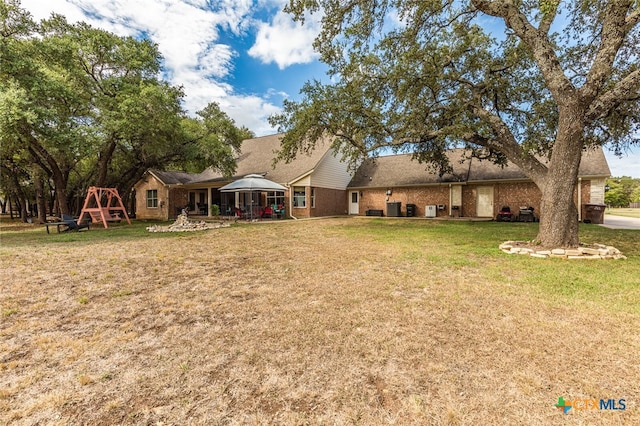 view of front of home with a front yard