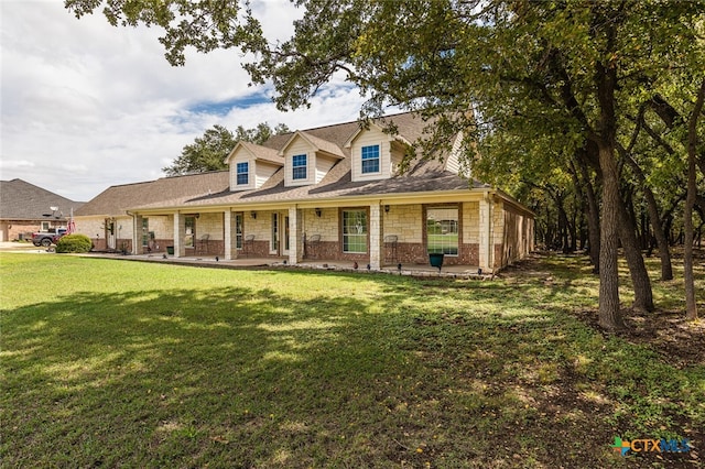 view of front of home featuring a front lawn and covered porch