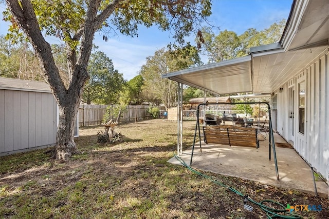 view of yard featuring a patio area