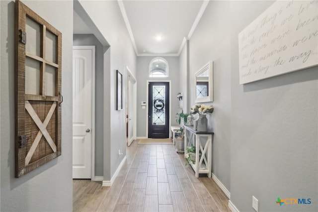 foyer entrance featuring crown molding