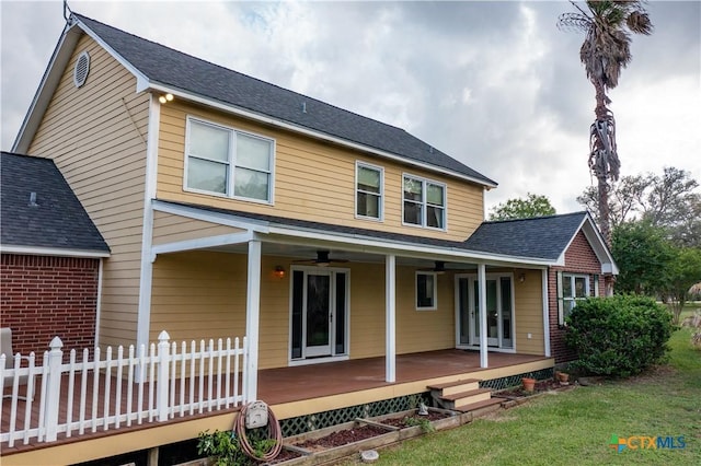 view of front of home featuring fence and a front yard