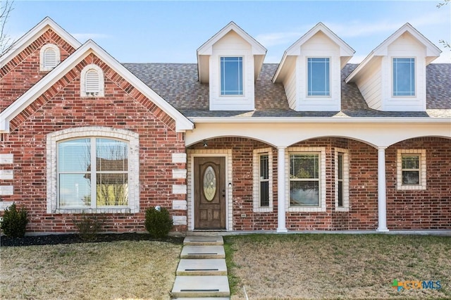 view of front of home featuring a front yard