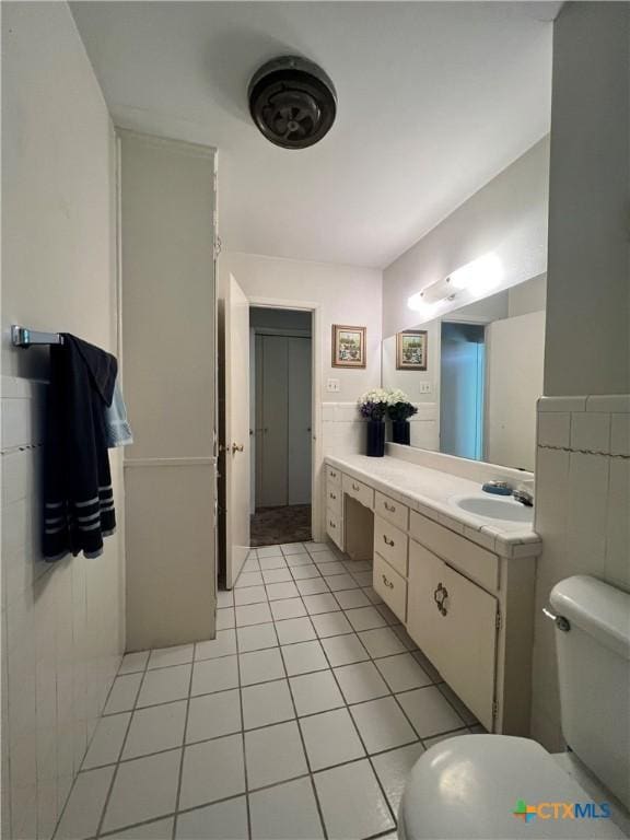 2809 Forest Trl, Temple, TX 76502 - bathroom featuring toilet, vanity, and tile patterned flooring
