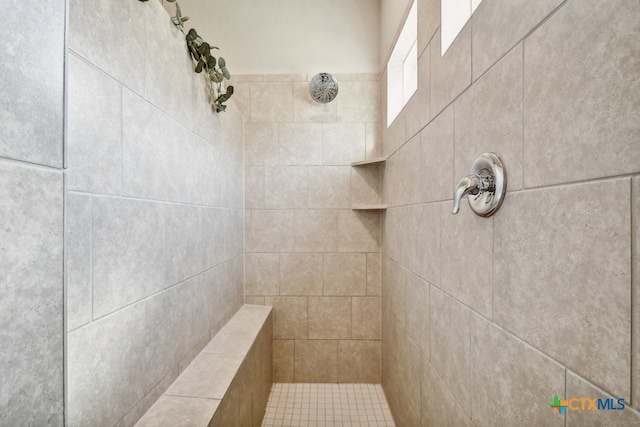 31696 Bard Ln, Bulverde, TX 78163 - bathroom featuring tiled shower