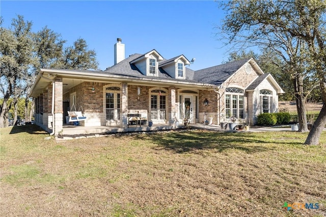 view of front of property with a front yard and a patio