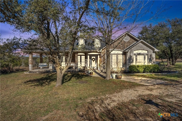 view of front of property with a lawn